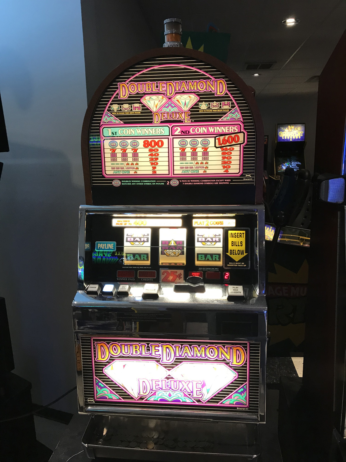 Diamond Deluxe Slot Machine Online